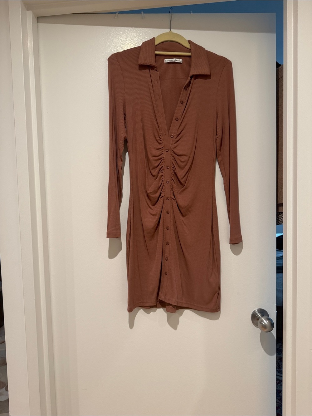 Women's Long Sleeve Ruched Button-Front Dress - Brown